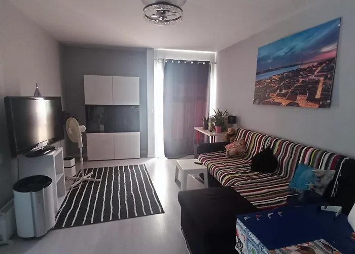 Ocean View 2 Bedroom Flat * 塞图巴尔