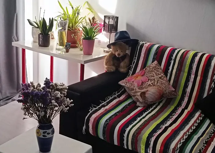 Ocean View 2 Bedroom Flat *