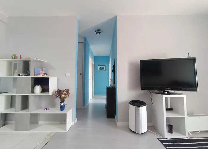 Ocean View 2 Bedroom Flat *