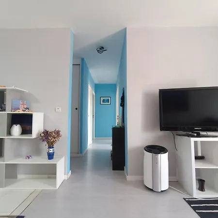 Ocean View 2 Bedroom Flat *