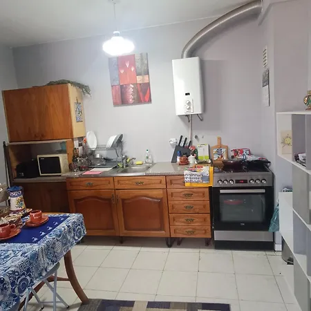 Ocean View 2 Bedroom Flat *